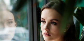 ciemny blond z refleksami