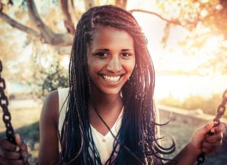 Nastolatek w drodze do szkoły