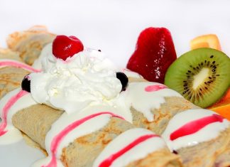 Mężczyzna sam w domu