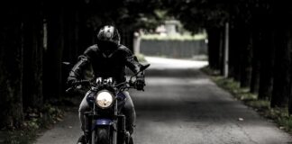 Czy można jeździć motocyklem bez owiewek?