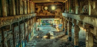 Czym usunąć brud z ociekacza?