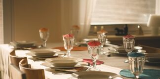 Jak złożyć serwetki papierowe do szklanki?