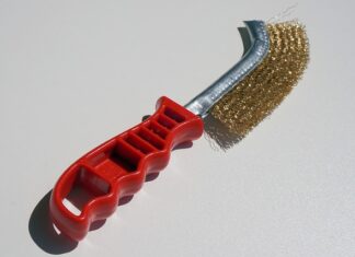 Co rozpuszcza rdzę?