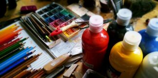 Ile cm od sufitu powiesić obraz?