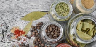 Jak ustawić szybę w motocyklu?