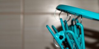 Jak wieszać obrazy w mieszkaniu?