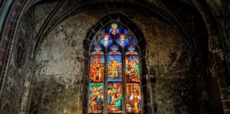 Z czego zrobić szybę do motocykla?