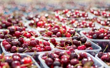 Z czego obudowa wanny?