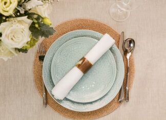 Jak złożyć serwetkę w kształcie choinki? Jak złożyć serwetkę w kształcie choinki?