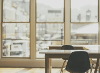 Co na okna w bloku na parterze?