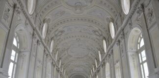 Jak zrobić galerię zdjęć na ścianie?