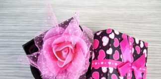 Z czym łączyć kolor pudrowy róż?