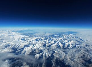 Jak dobrać wysokość obrzeża do trawników?