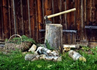 Czy siekiera to broń biała?