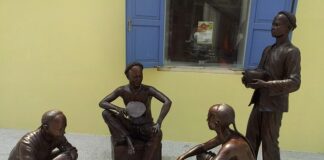 Jak się odmienia słowo obudowa?