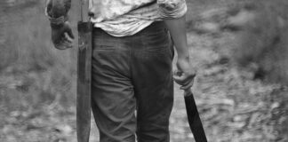 Czy można chodzić po ulicy z maczetą?