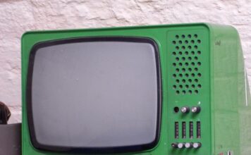 Czy można mieć telewizor nad kominkiem? Czy można mieć telewizor nad kominkiem?