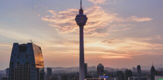 Czym kleić folie do oczka wodnego?