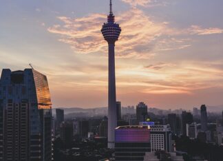 Czym kleić folie do oczka wodnego?