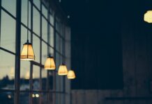 Jak zasłonić szyby w meblach? Jak zasłonić szyby w meblach?