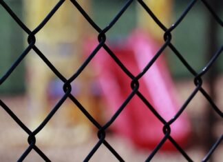 Kto stawia tabliczki z nazwami ulic? Kto stawia tabliczki z nazwami ulic?