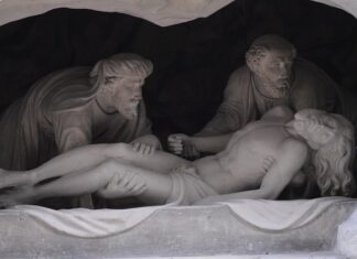 Jak nazywa się osłona chłodnicy w samochodzie?