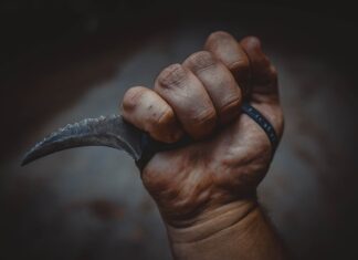 Czy Karambit to broń biała? Czy Karambit to broń biała?