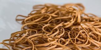 Z czego są zrobione opaski zaciskowe?