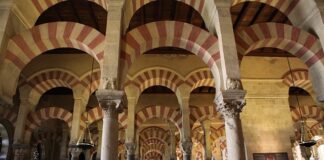 Czy jest obowiązek podświetlenia numeru domu?