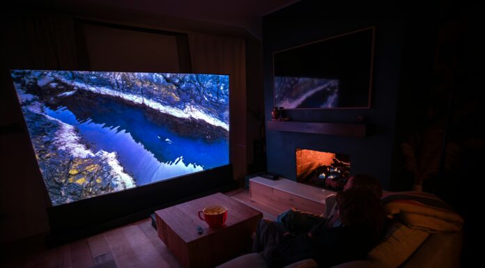 Kino domowe dla każdego budżetu: Porównanie flagowców i opłacalnych modeli od wielkiej trójki producentów Kino domowe